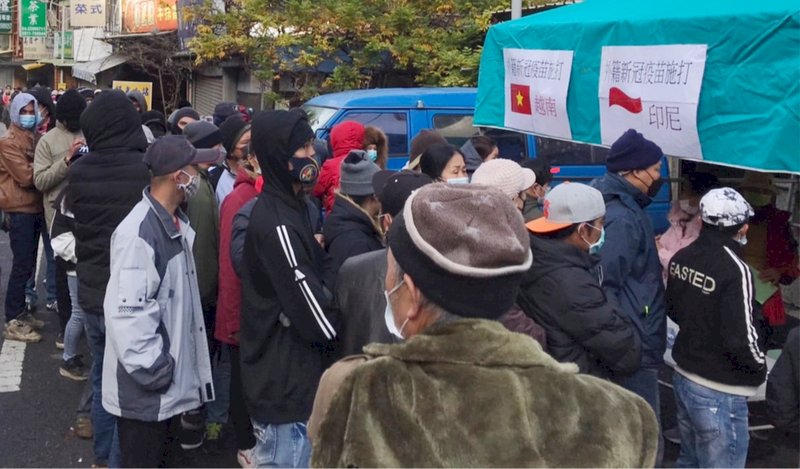 New policy encourages COVID vaccination for migrant workers