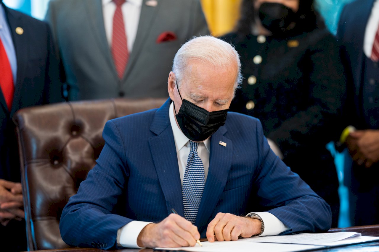Biden signs defense bill supporting Taiwan