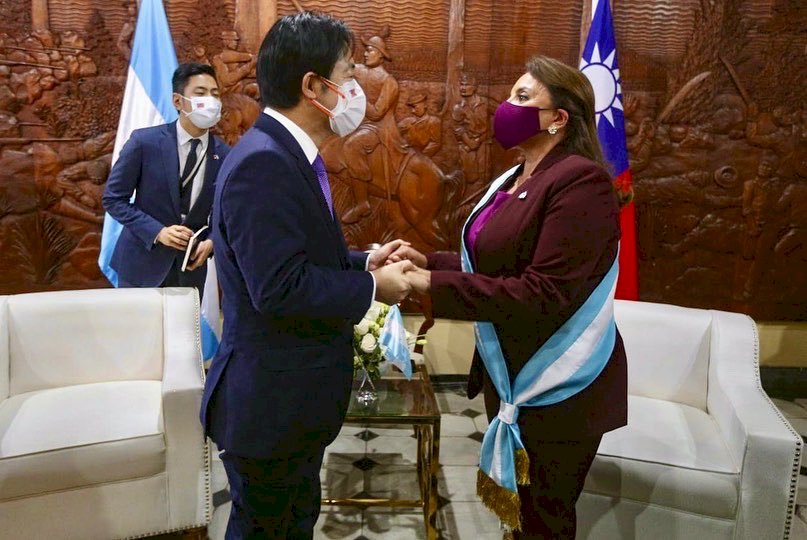 Honduran president contracts COVID-19 after meeting Taiwanese delegation