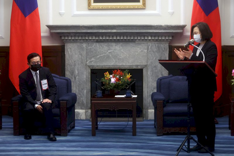 President Tsai hails winners of prestigious tech award
