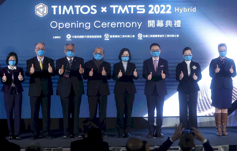 Premier: Taiwan preparing to allow entry for business travelers