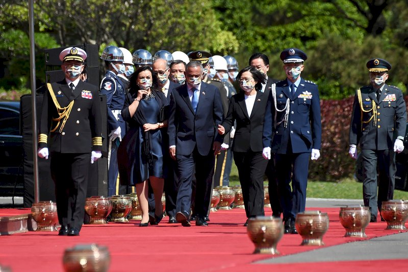 President Tsai receives Belize prime minister with military honors