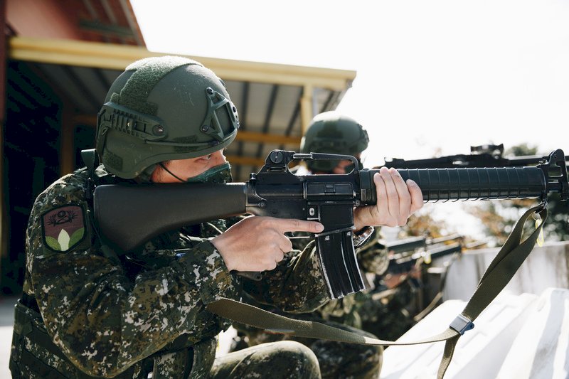 Taiwan reservists complete first camp of new regimen
