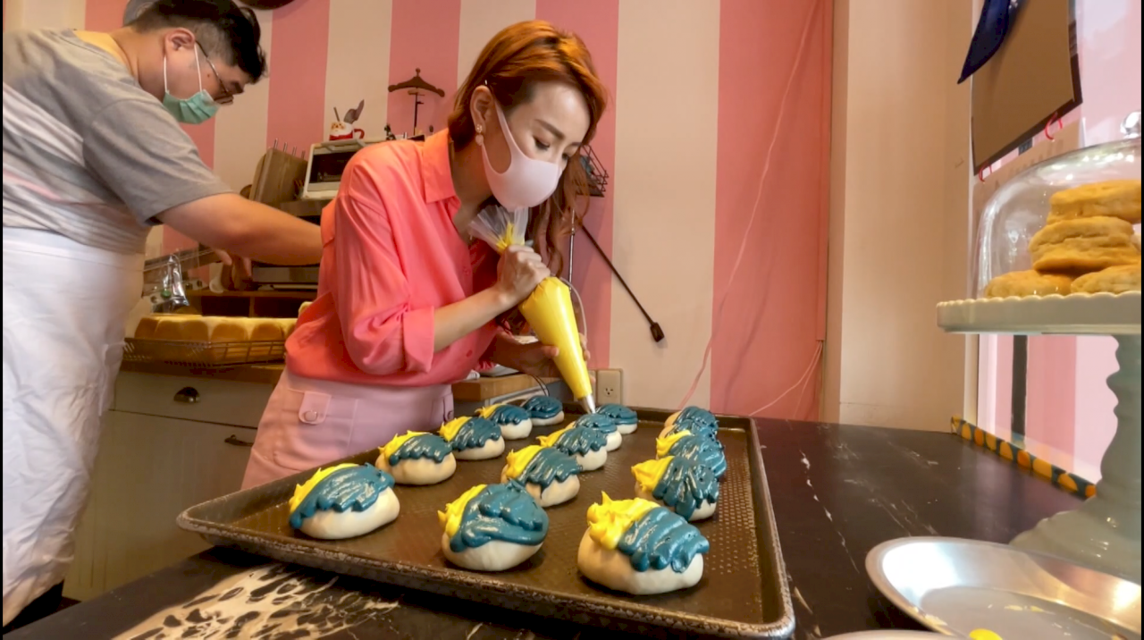 VIDEO: Bakeries and hospitals send donations to Ukraine