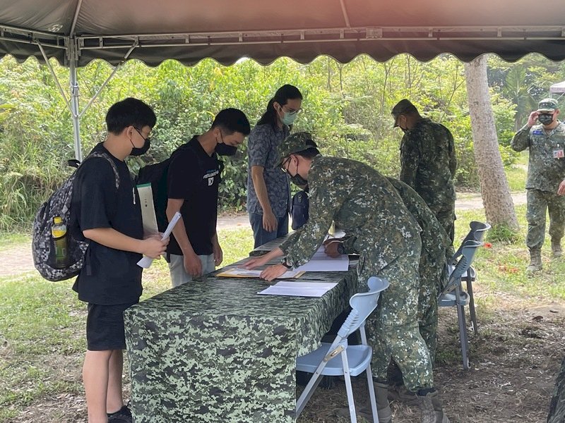 Cabinet: Longer conscription may affect young people’s job prospects