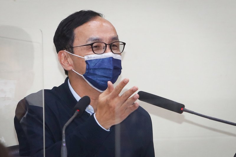 KMT chairman advocates for direct China flights, calling medicine concerns “absurd”
