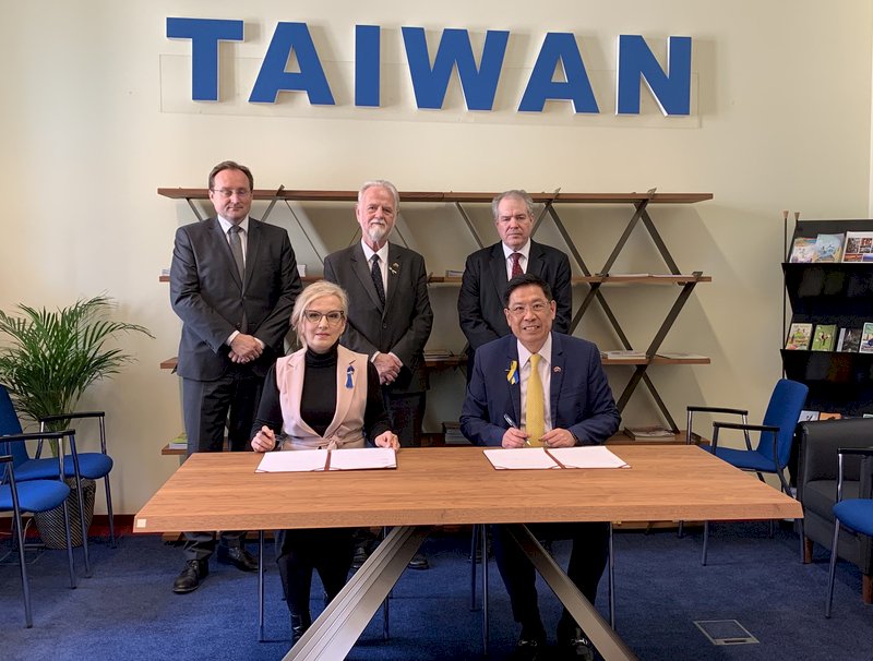Taiwan donates US$150,000 to school for Ukrainian refugees in Slovakia