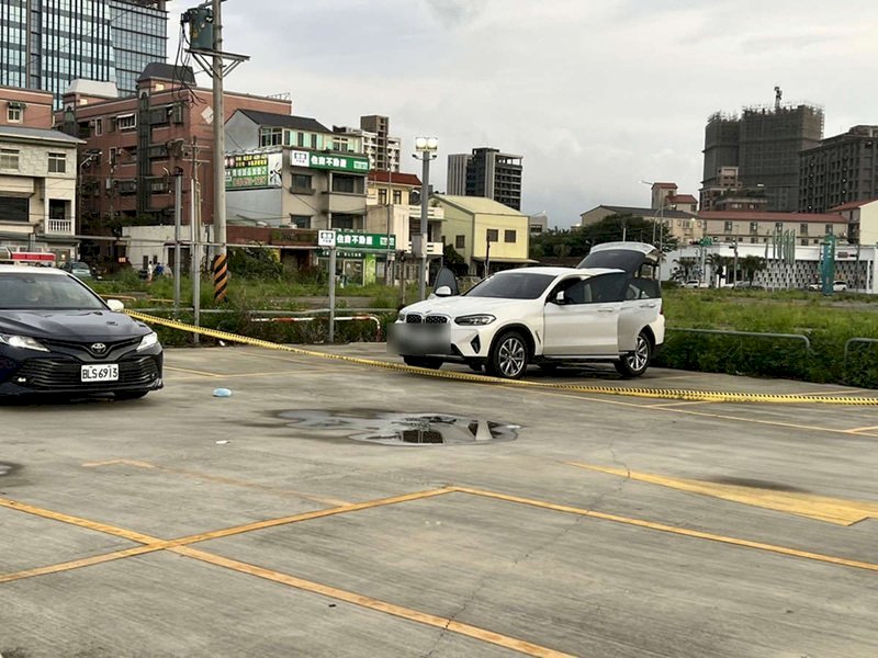 Double murder suspect hands himself in to Thai police