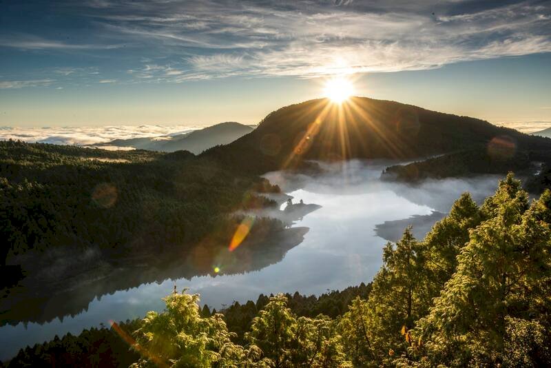 Magical, and quiet, Cuifeng Lake Mountain Trail