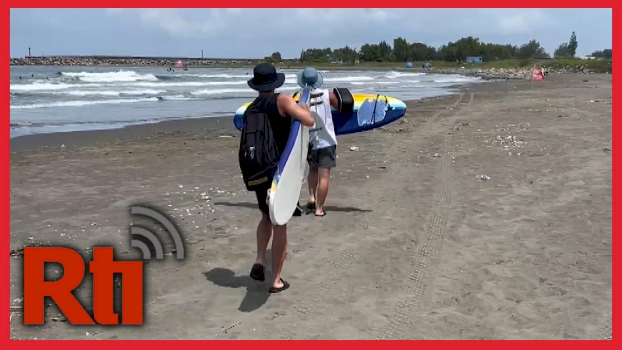 VIDEO: Rip currents present unpredictable danger at popular Tainan beach