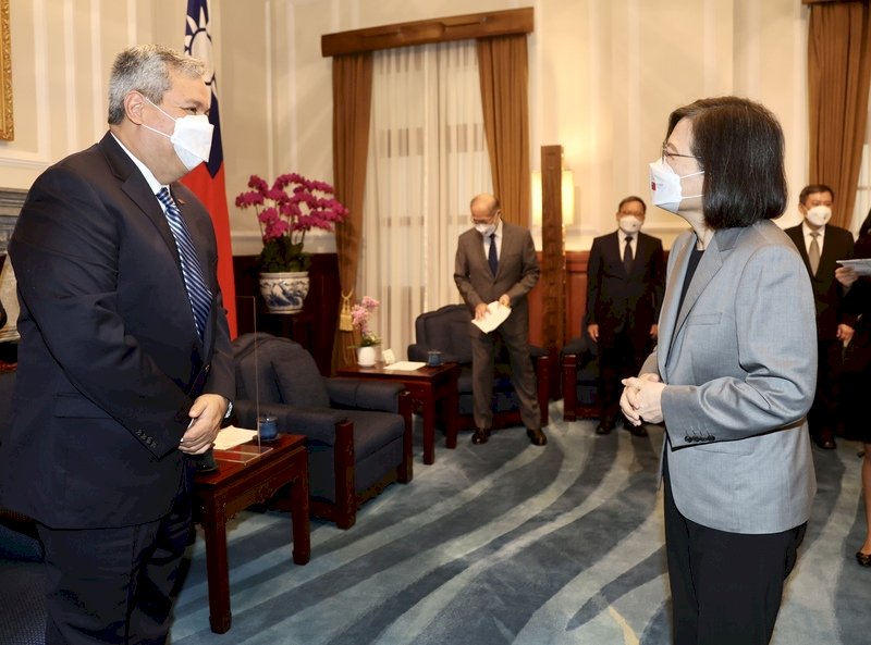 President Tsai welcomes head of Central American development bank