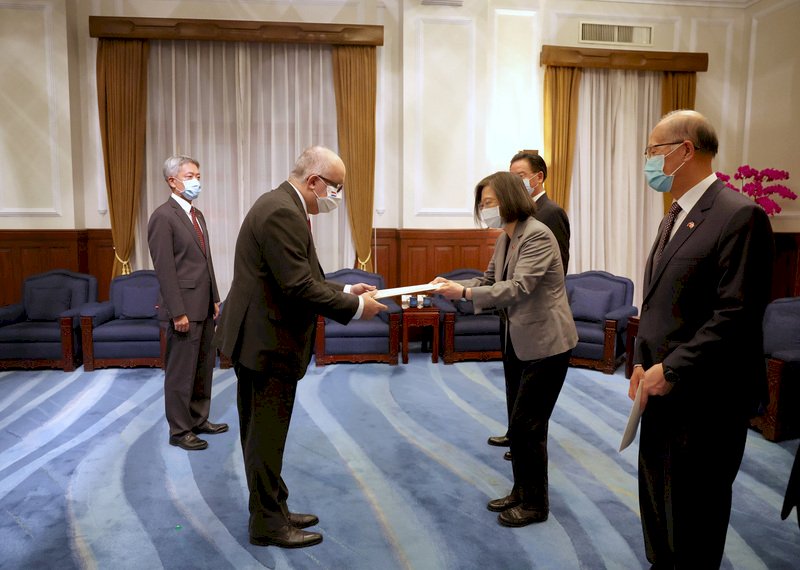 President Tsai welcomes new Paraguay ambassador