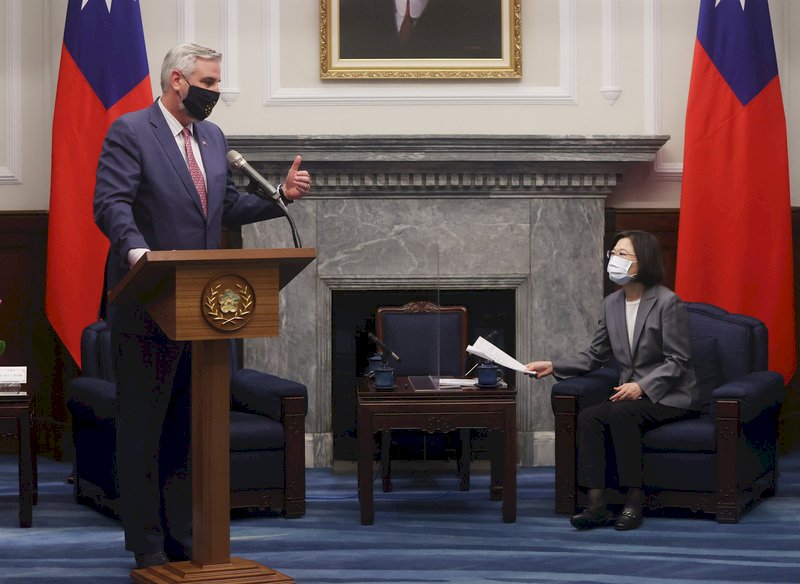 Indiana governor meets Taiwan president
