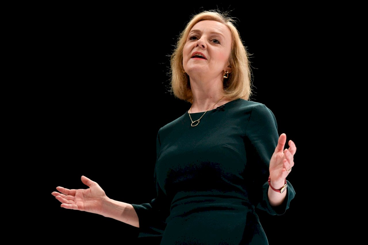 Liz Truss becomes UK prime minister