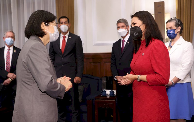 US delegation meets President Tsai