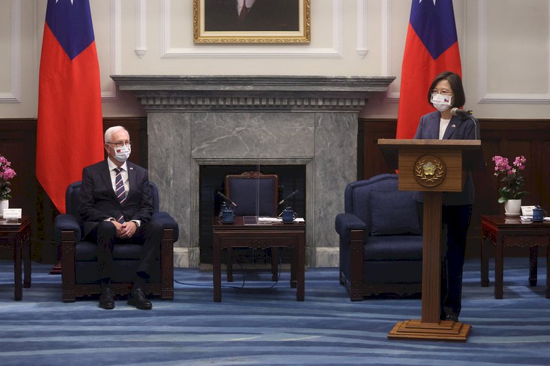 President Tsai meets with Czech senate delegation