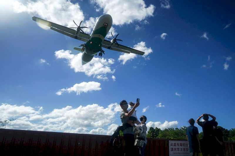 Tourist travel from China will not return to normal on Oct. 13: Minister