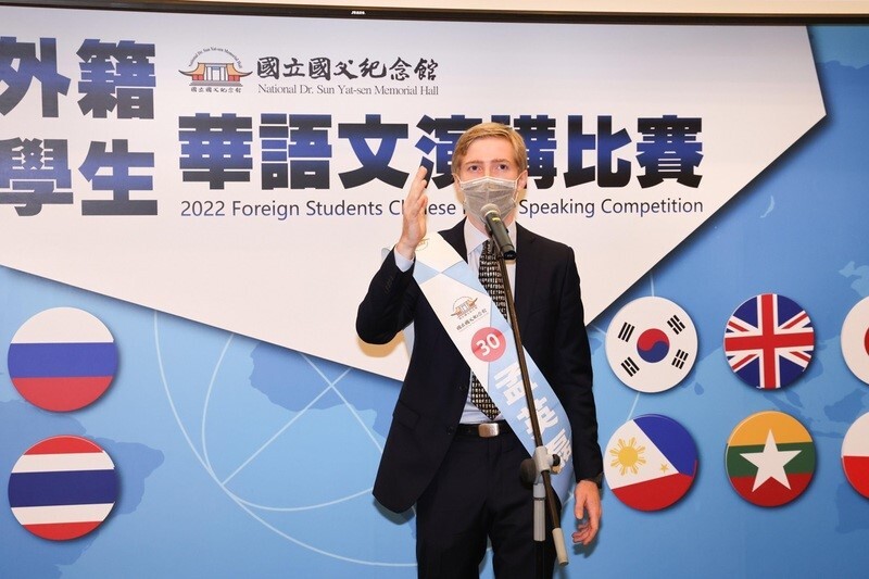 American student wins Mandarin speech contest in Taiwan