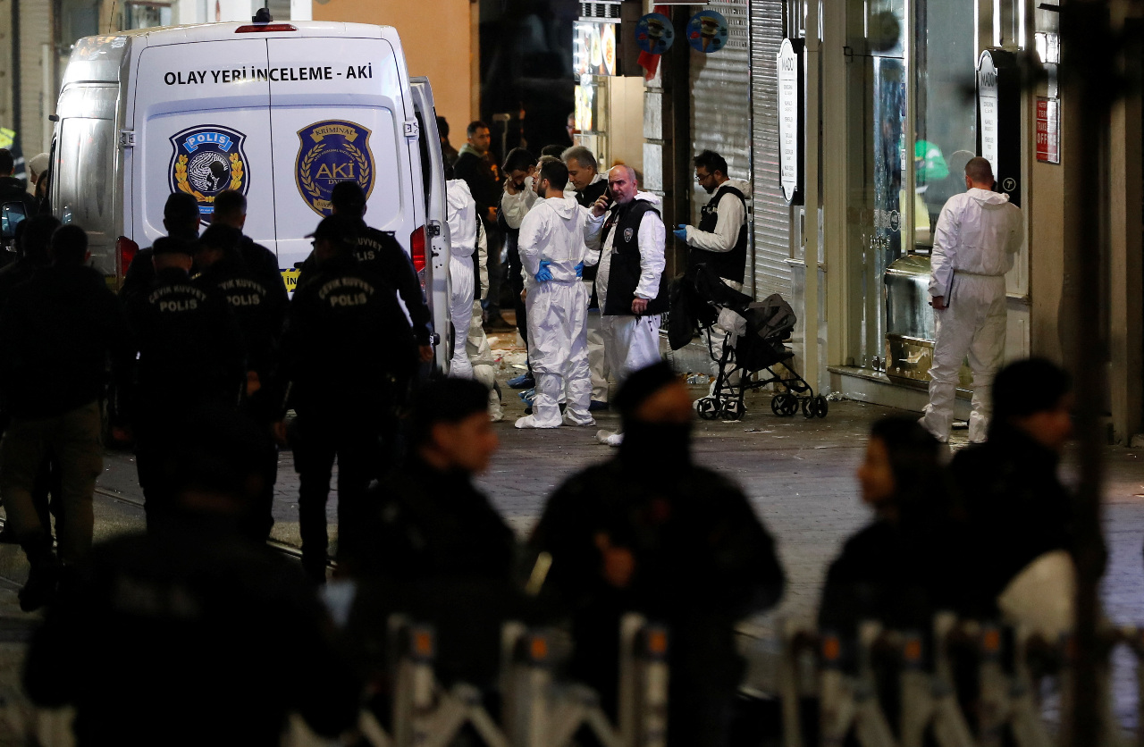 Explosion kills 6 injures 81 at tourist attraction in Istanbul