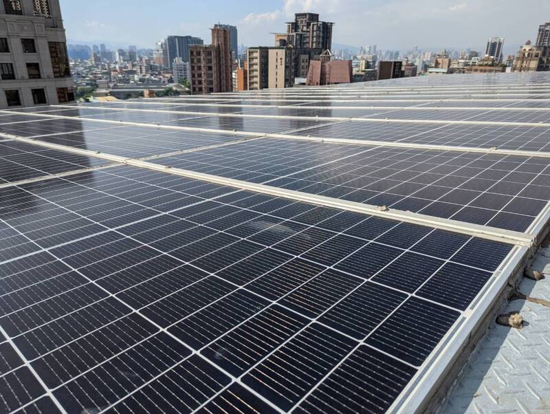 VIDEO: Defense Ministry: new solar panels won’t give away tank locations