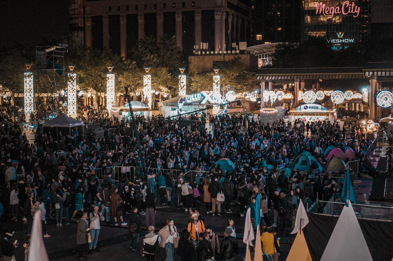 Masks no longer required for large outdoor events by the end of 2022