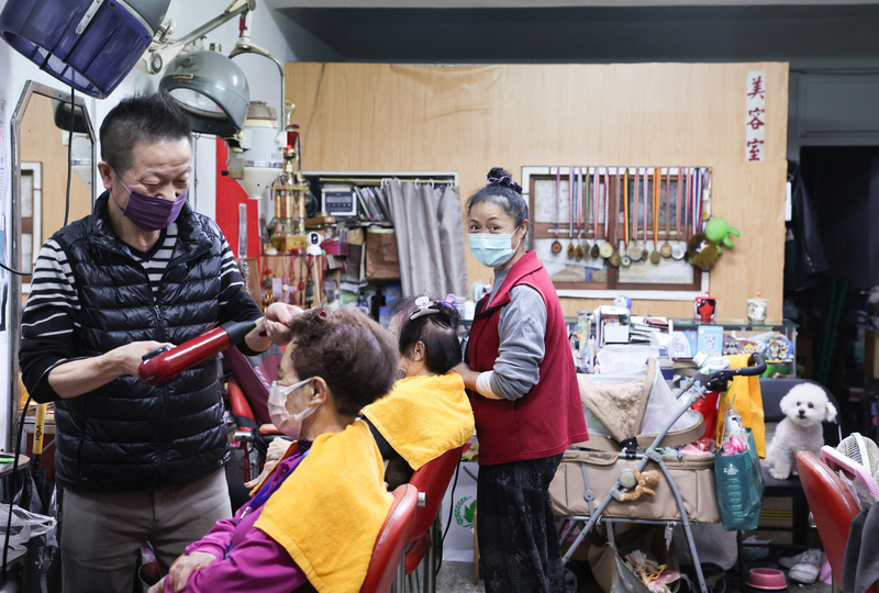 VIDEO: Consumers of the fashion and beauty industry shouldn’t believe everything they see