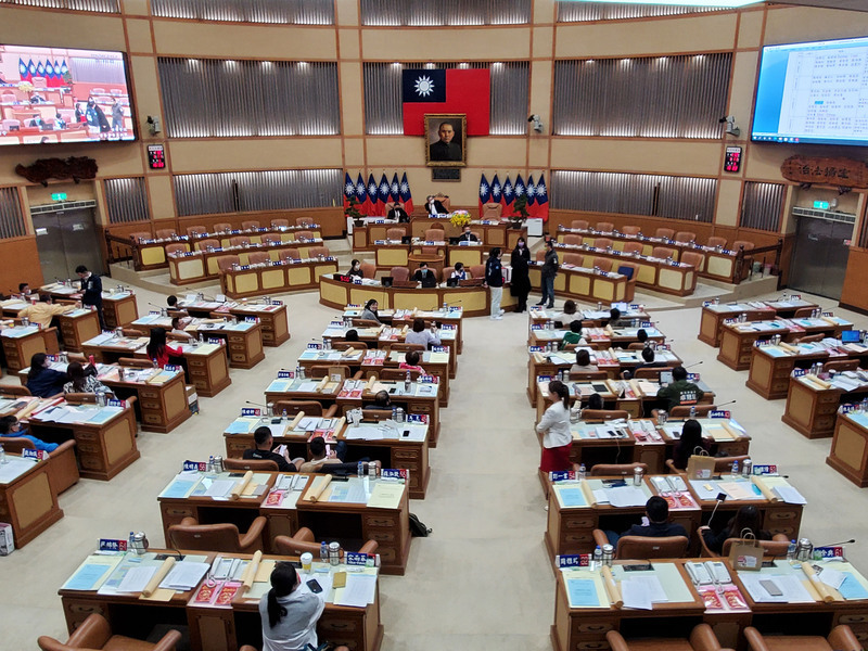 Lawmakers approve cash grants to residents