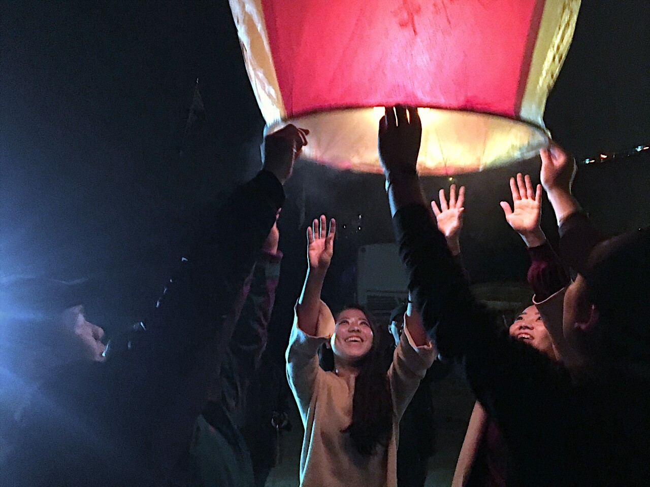 Decorating sky lanterns in Pingxi