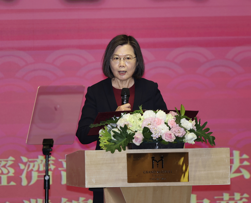 Tsai: Taiwan will support business development to boost economy