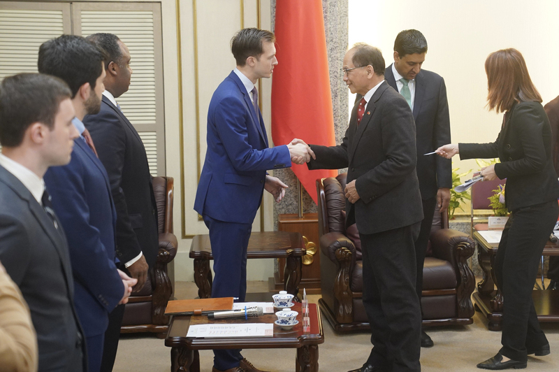 US delegation meets with Taiwanese legislature