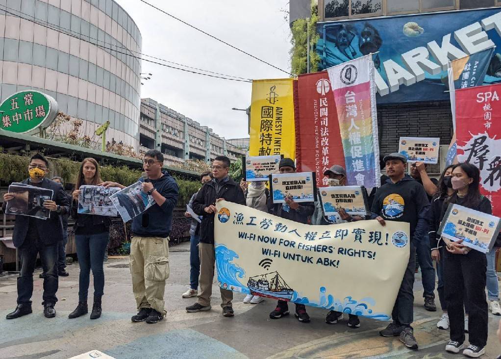 Human rights group advocates for internet at sea to improve rights for fishermen