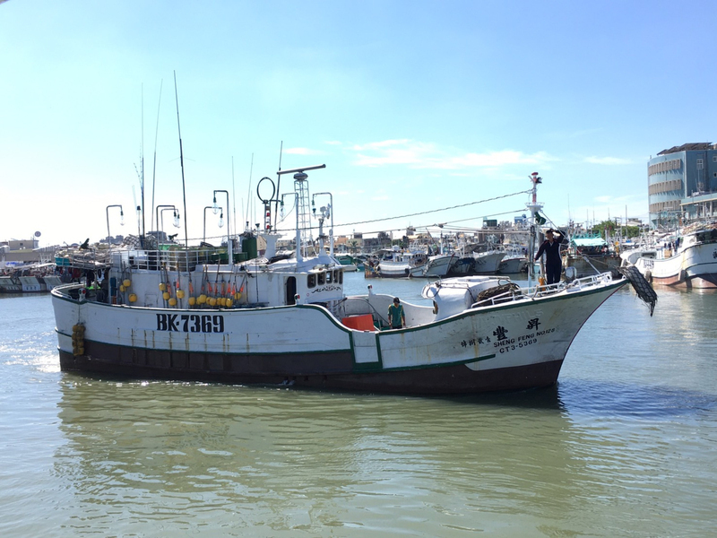 Taiwan continues search for two missing fishing crews