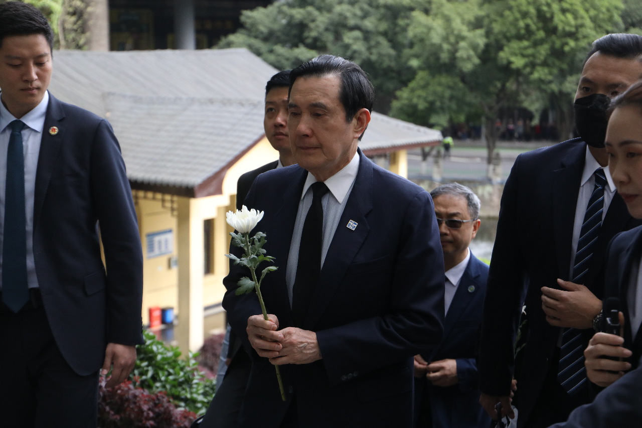 Former President Ma Ying-jeou’s tomb sweeping video exceeds 100 million views