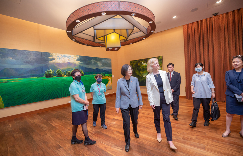 President Tsai meets with former UK Prime Minister Liz Truss