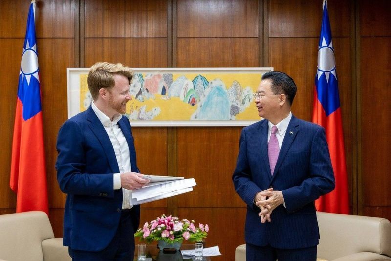 Taiwan’s foreign minister urges Australia to post military attache in Taipei