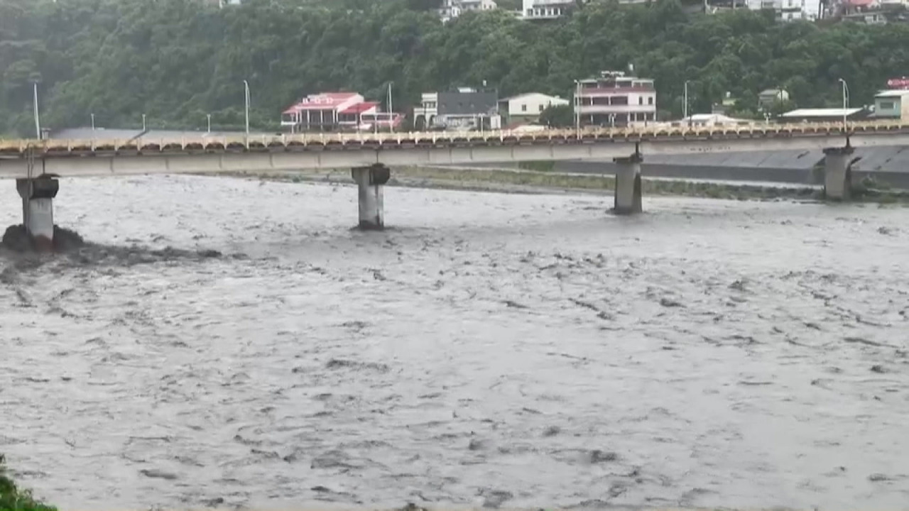VIDEO: Doksuri has made landfall in Southern Taiwan
