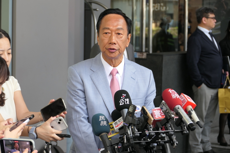 VIDEO: Former Japanese PM Taro Aso visits several prominent figures in Taiwan