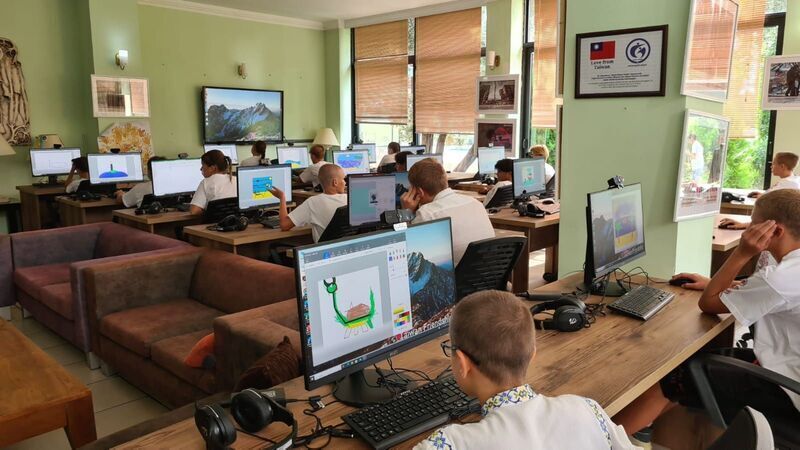 Lunar Valentine's Day customs, Taiwanese computers for Ukrainian refugees, Taiwanese lemons help fight depression