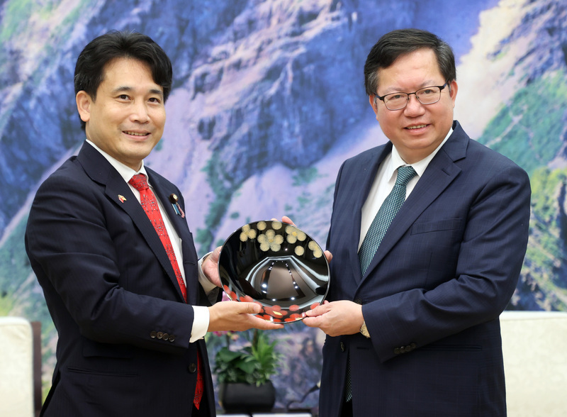 Vice premier meets with Japanese legislator from upper house