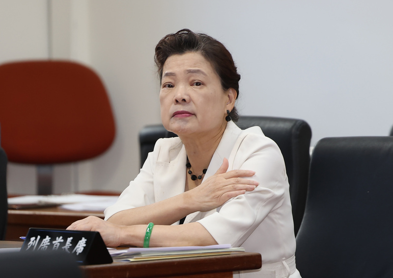 Economic minister leads delegation to Japan focused on semiconductor cooperation