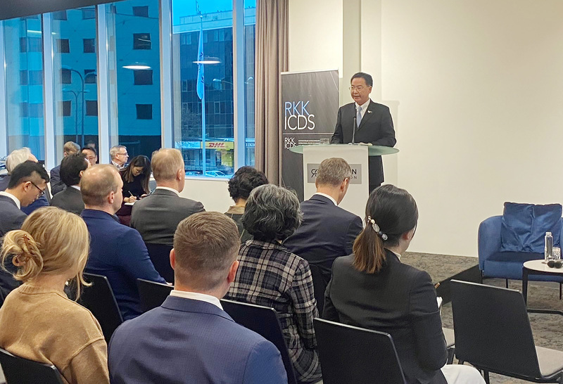Foreign minister addresses threats of authoritarian expansionism