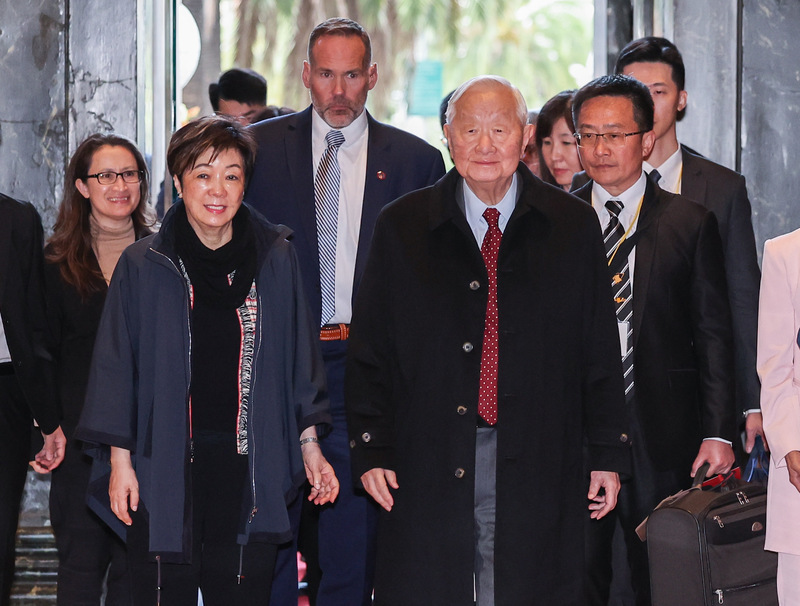 VIDEO: TSMC founder Morris Chang arrives in San Francisco for APEC Summit