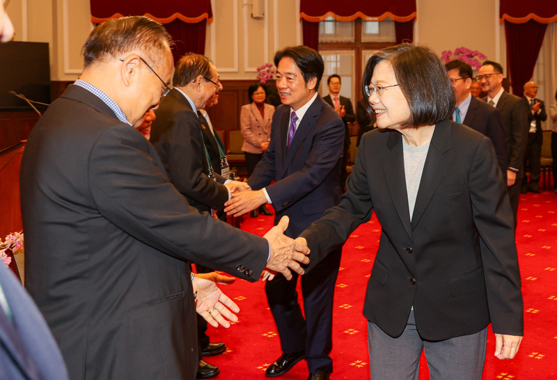 President Tsai receives delegation of overseas Taiwanese at Presidential Office