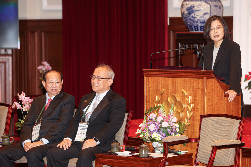 President Tsai receives delegation of overseas Taiwanese at Presidential Office