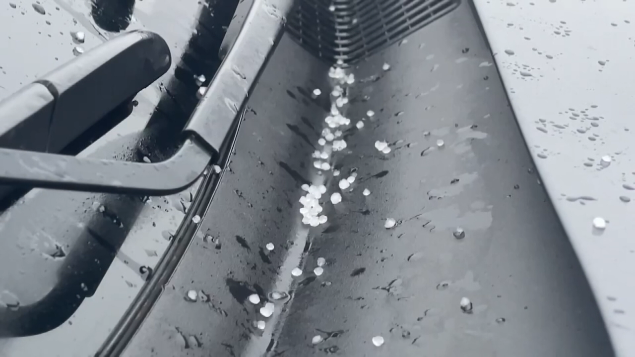 VIDEO: Hail falls in Nantou’s Wuling mountain pass