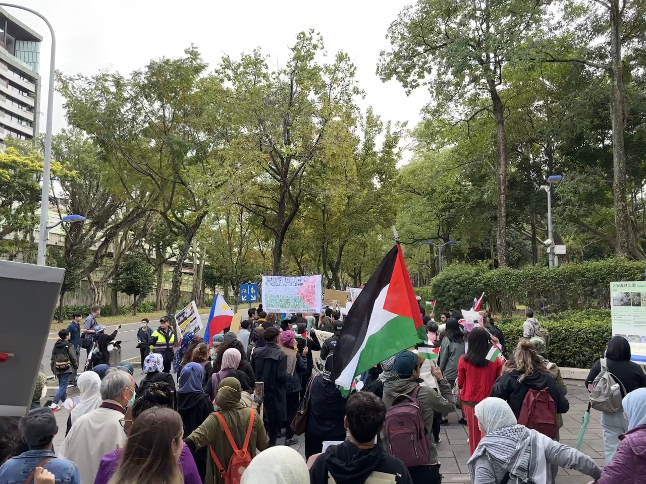 Poetry, solidarity, global strike, ceasefire now