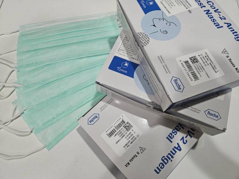 Taoyuan International Airport distributes free COVID-19 rapid tests