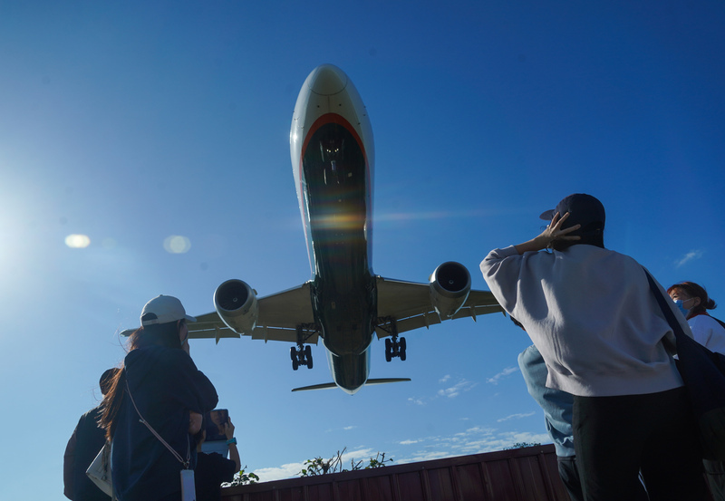 Pilots vote to strike, may affect LNY travelers