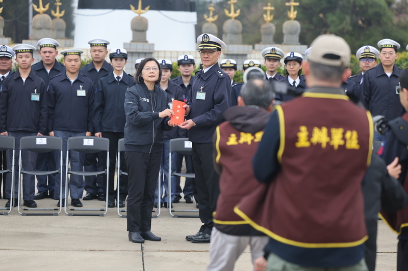 President Tsai visits military base in Penghu