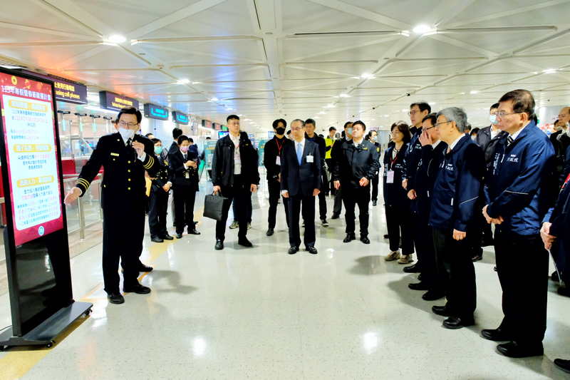 Premier inspects Taoyuan Airport preparations for LNY travelers